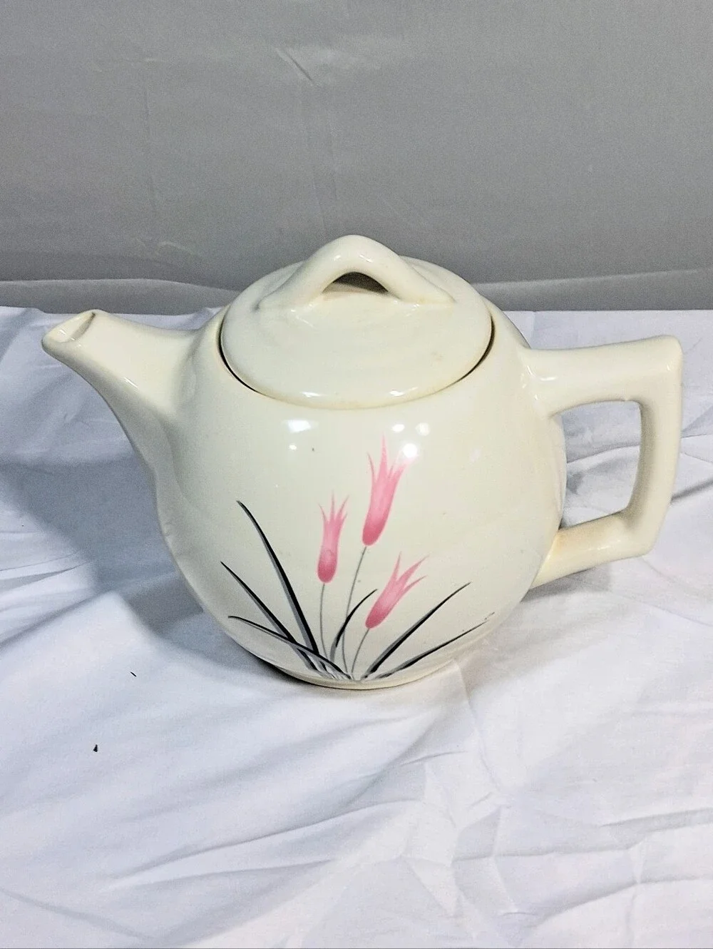 Mid-Century McCoy Pink Flower 8.5